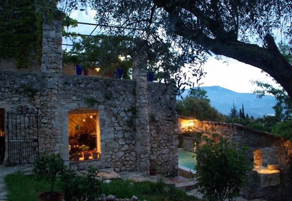 BB-La-Parare-in-the-evening-960