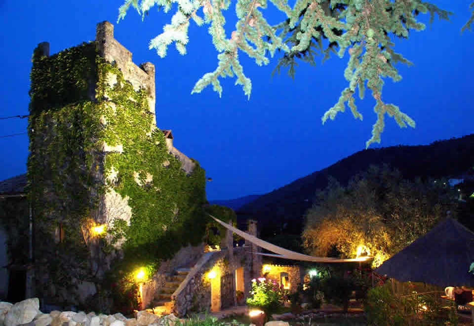 House-at-night-960