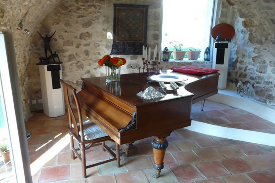The-grand-piano-at-La-Parare-960