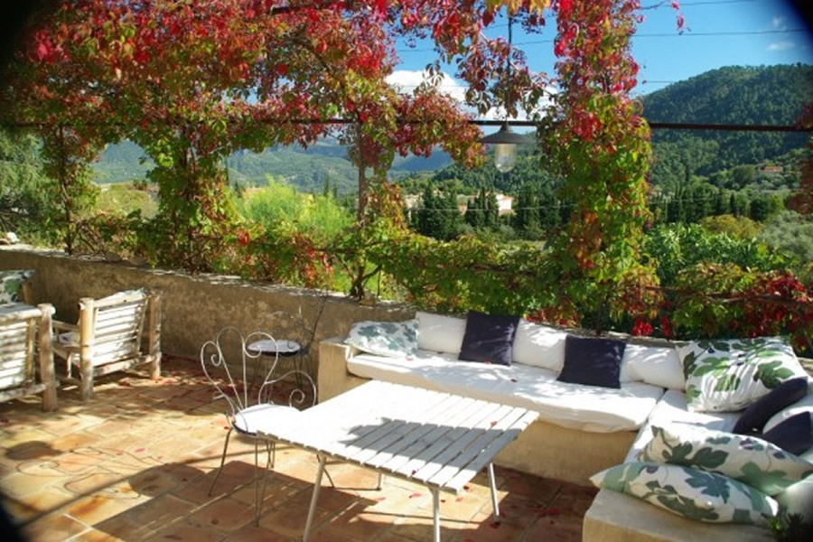 The-terrace-at-BB-La-Parare-600×399