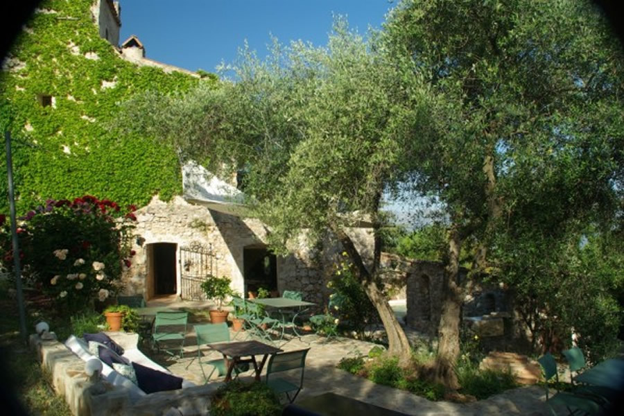 The-terrace-in-summer-600×399